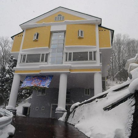 Hotel Bonfire Hakuba Exteriör bild