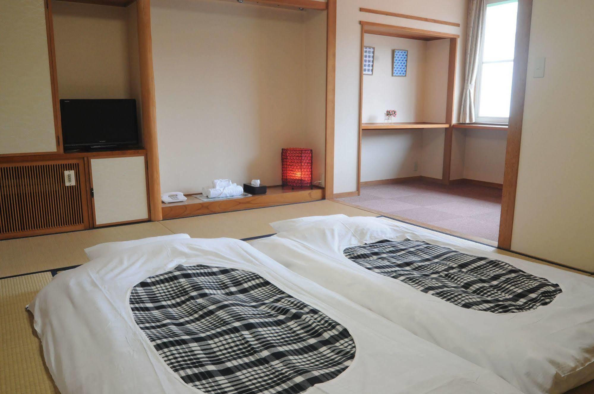 Hotel Bonfire Hakuba Exteriör bild
