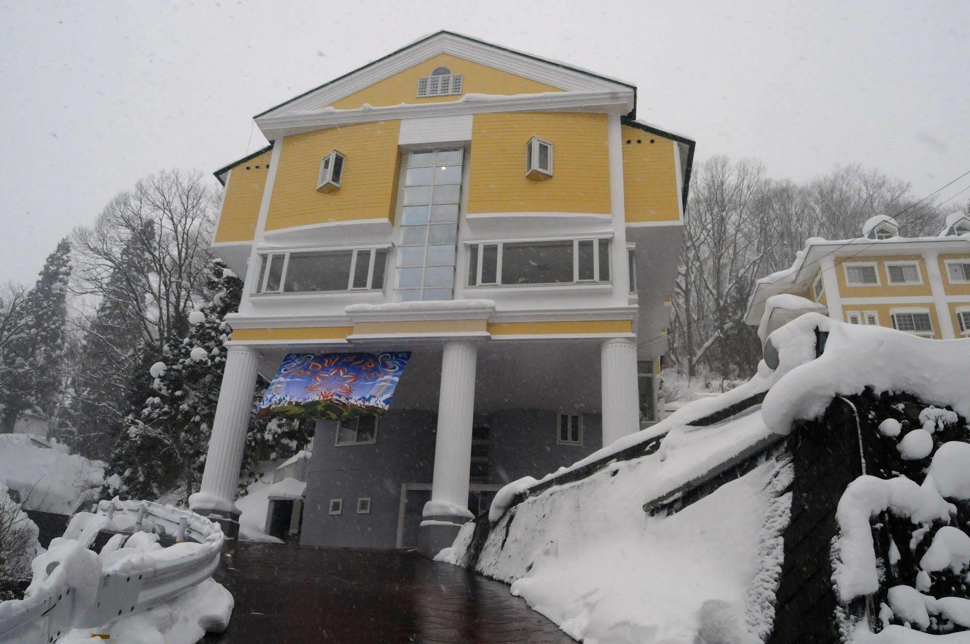Hotel Bonfire Hakuba Exteriör bild